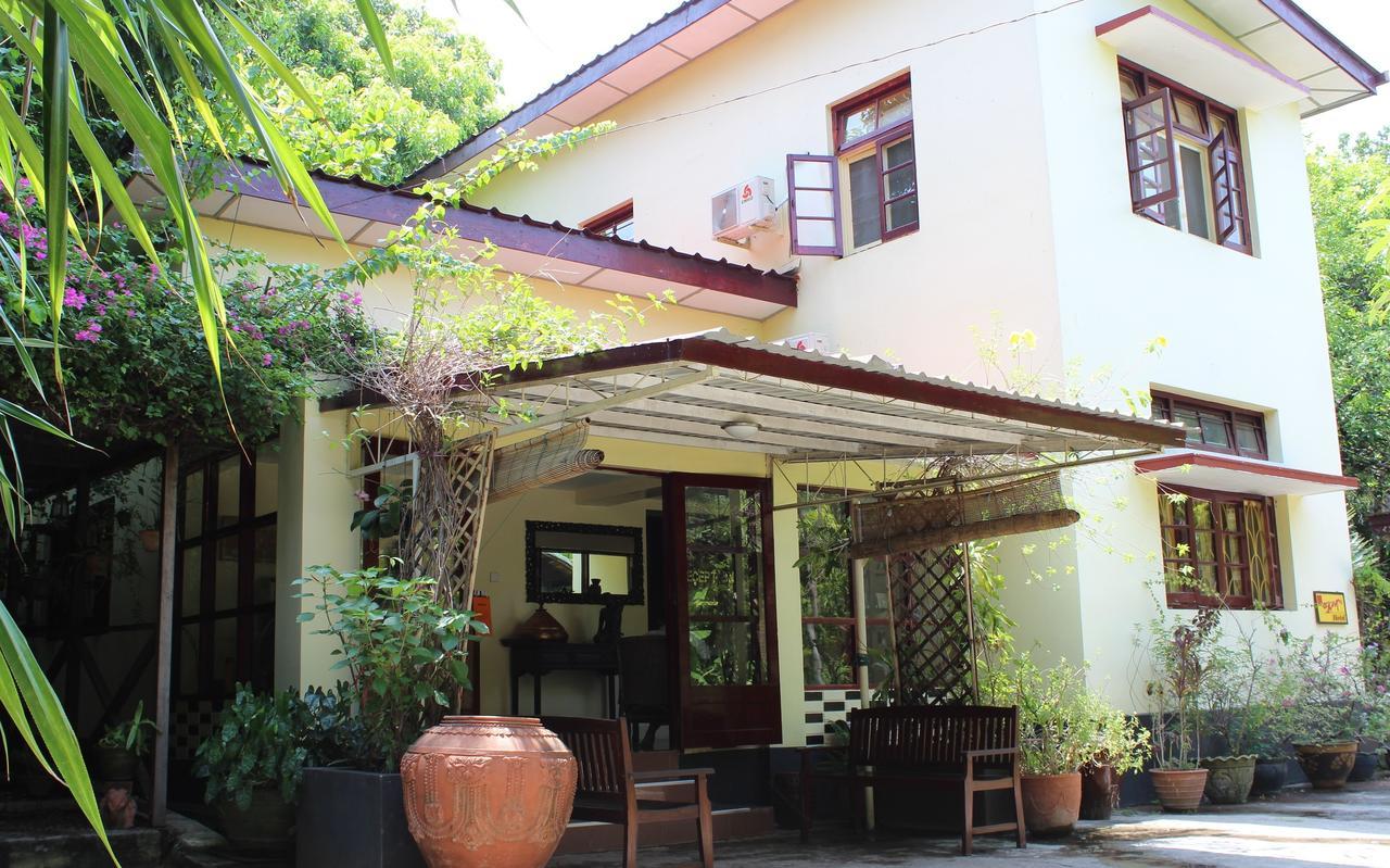 Alamanda Inn, Boutique Hotel And French Restaurant Янгон Екстериор снимка