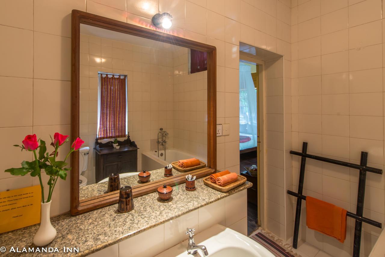 Alamanda Inn, Boutique Hotel And French Restaurant Янгон Екстериор снимка